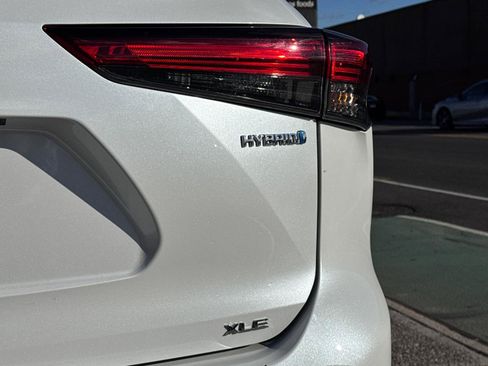 Used 2023 Toyota Highlander XLE image 7