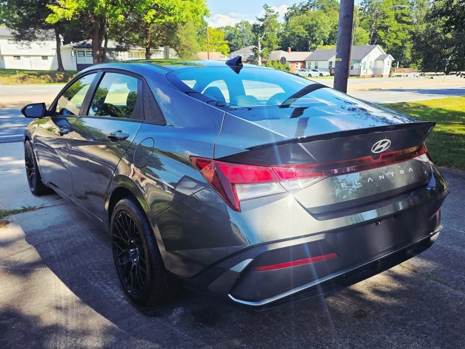 Used 2025 Hyundai Elantra Sport FWD image 8