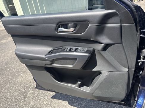 Used 2023 Nissan Pathfinder SL FWD image 27