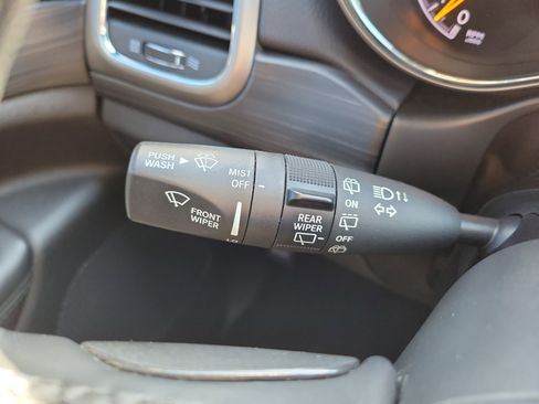 Used 2022 Jeep Grand Cherokee Laredo X image 30