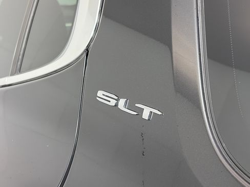 Used 2023 GMC Acadia SLT w/ Preferred Package image 17