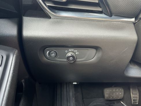 Certified 2023 Chevrolet Traverse RS image 18