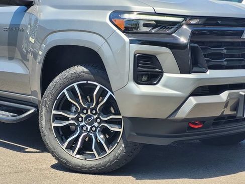 Used 2025 Chevrolet Colorado Z71 AWD/4WD image 4
