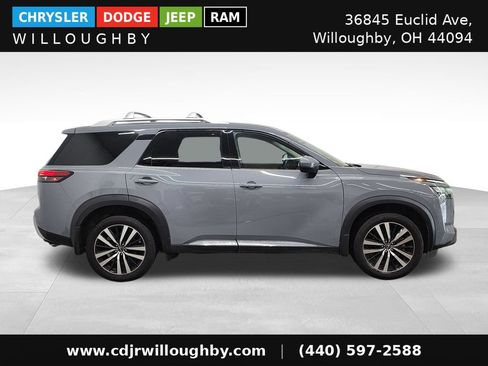 Used 2025 Nissan Pathfinder Platinum AWD/4WD image 4
