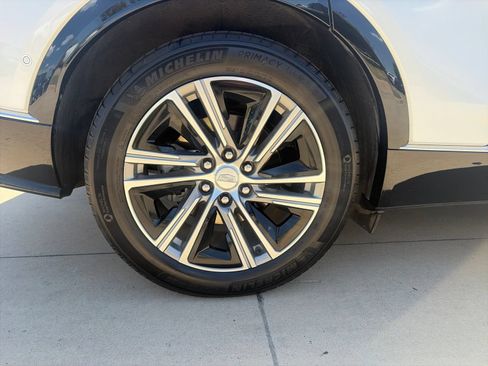 Used 2024 Cadillac Lyriq Luxury RWD image 9