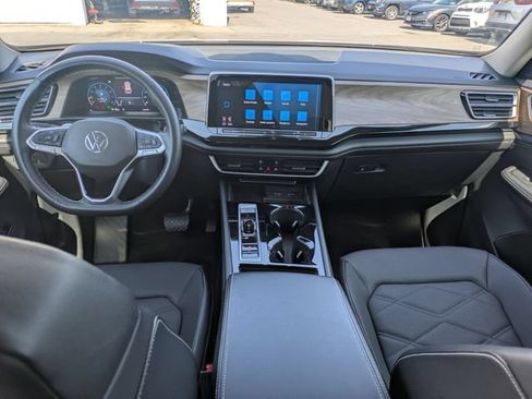 Used 2024 Volkswagen Atlas SE AWD/4WD image 17