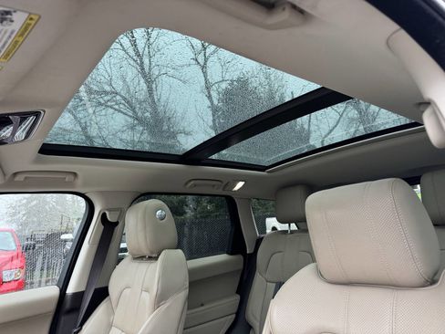 Used 2017 Land Rover Range Rover Sport HSE image 9