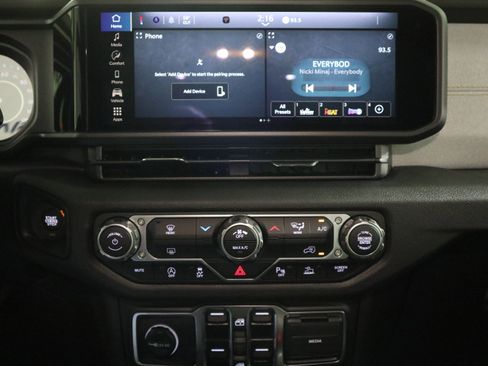 New 2025 Jeep Gladiator Sport image 23