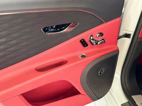 Used 2023 Bentley Flying Spur Plug-In Hybrid image 39