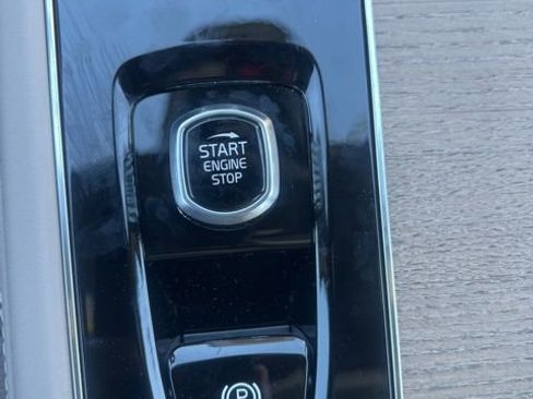 New 2026 Volvo XC90 B6 Plus w/ Protection Package Premier image 18