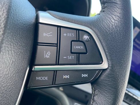 Used 2025 Toyota Sienna XLE FWD image 25