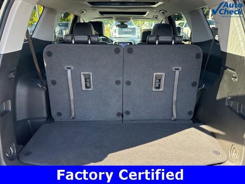 Certified 2023 GMC Acadia SLT w/ Preferred Package image 11