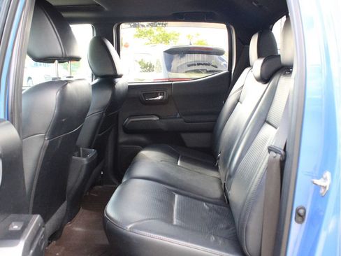 Used 2019 Toyota Tacoma TRD Sport AWD/4WD image 33