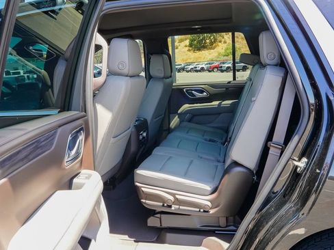 Used 2022 GMC Yukon SLT w/ SLT Premium Package AWD/4WD image 13
