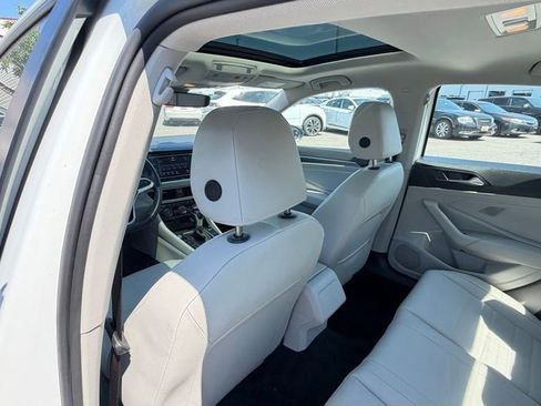 Certified 2024 Volkswagen Jetta SE FWD image 7