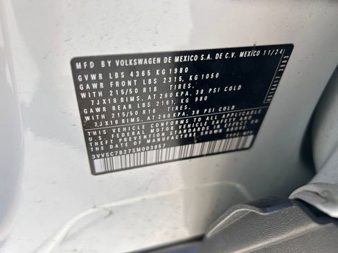 Used 2025 Volkswagen Taos SE FWD image 10