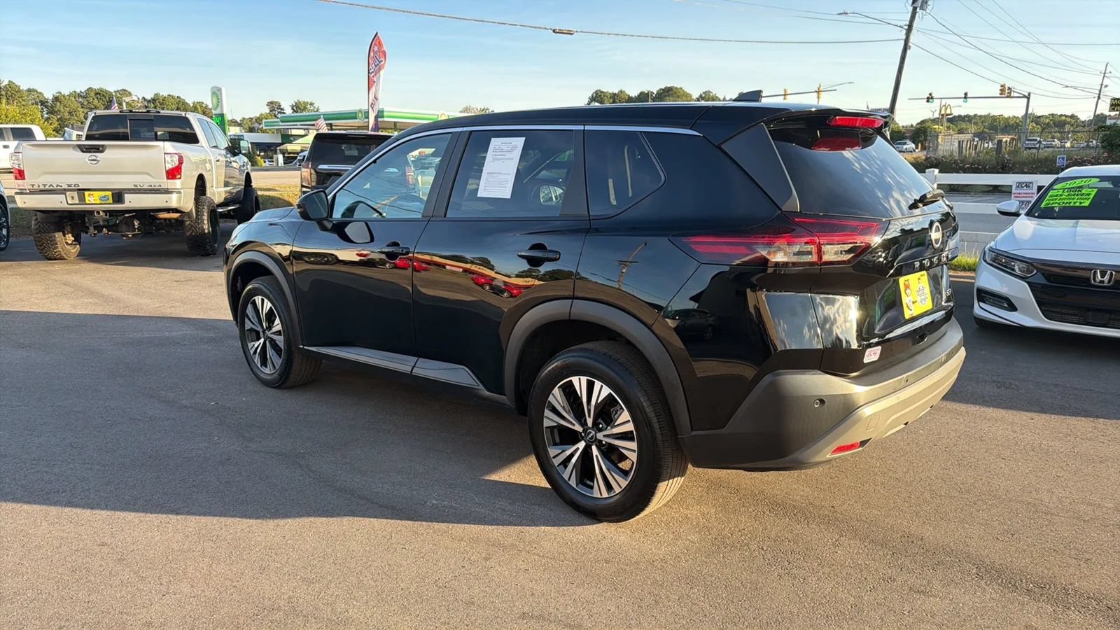 Used 2023 Nissan Rogue SV FWD image 4