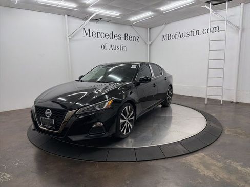 Used 2020 Nissan Altima 2.5 SR w/ Premium Package image 3