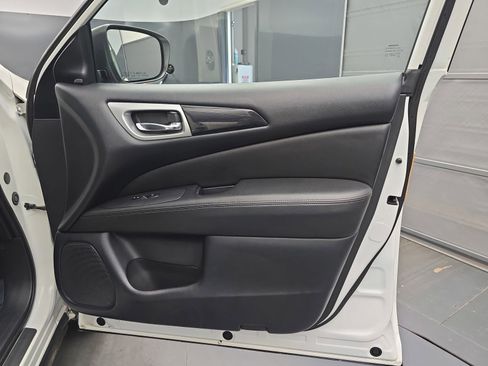 Used 2019 Nissan Pathfinder SV FWD image 41