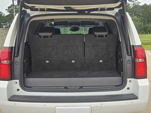 Used 2019 Chevrolet Tahoe LT w/ LT Signature Package RWD image 9
