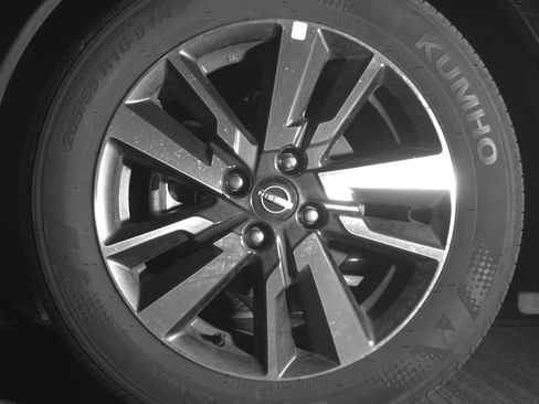 Used 2025 Nissan Versa SV image 12