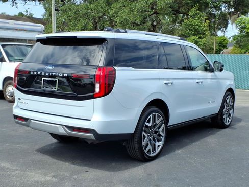 Used 2025 Ford Expedition Platinum w/ Platinum Ultimate Package AWD/4WD image 5