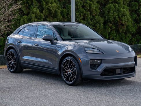 New 2025 Porsche Macan 4S Electric image 9