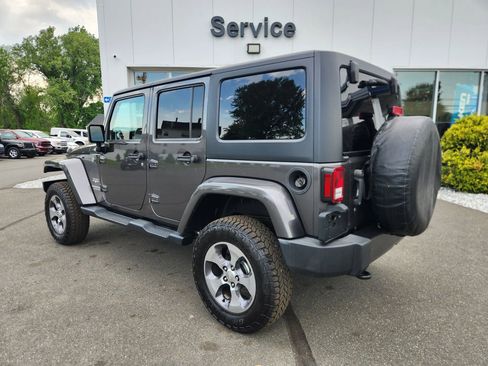 Used 2016 Jeep Wrangler Unlimited Sahara w/ Connectivity Group AWD/4WD image 11