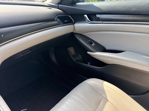 Certified 2019 Honda Accord Touring image 18