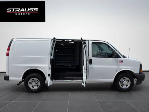 Used 2017 Chevrolet Express 2500 RWD image 11