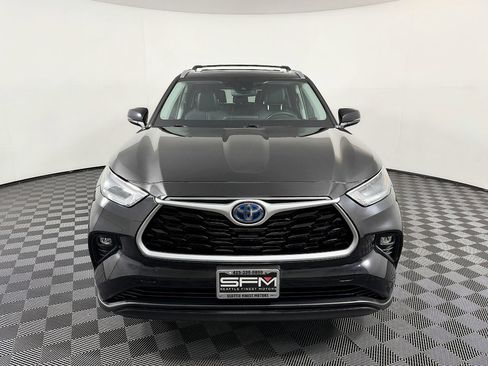 Used 2021 Toyota Highlander XLE image 4