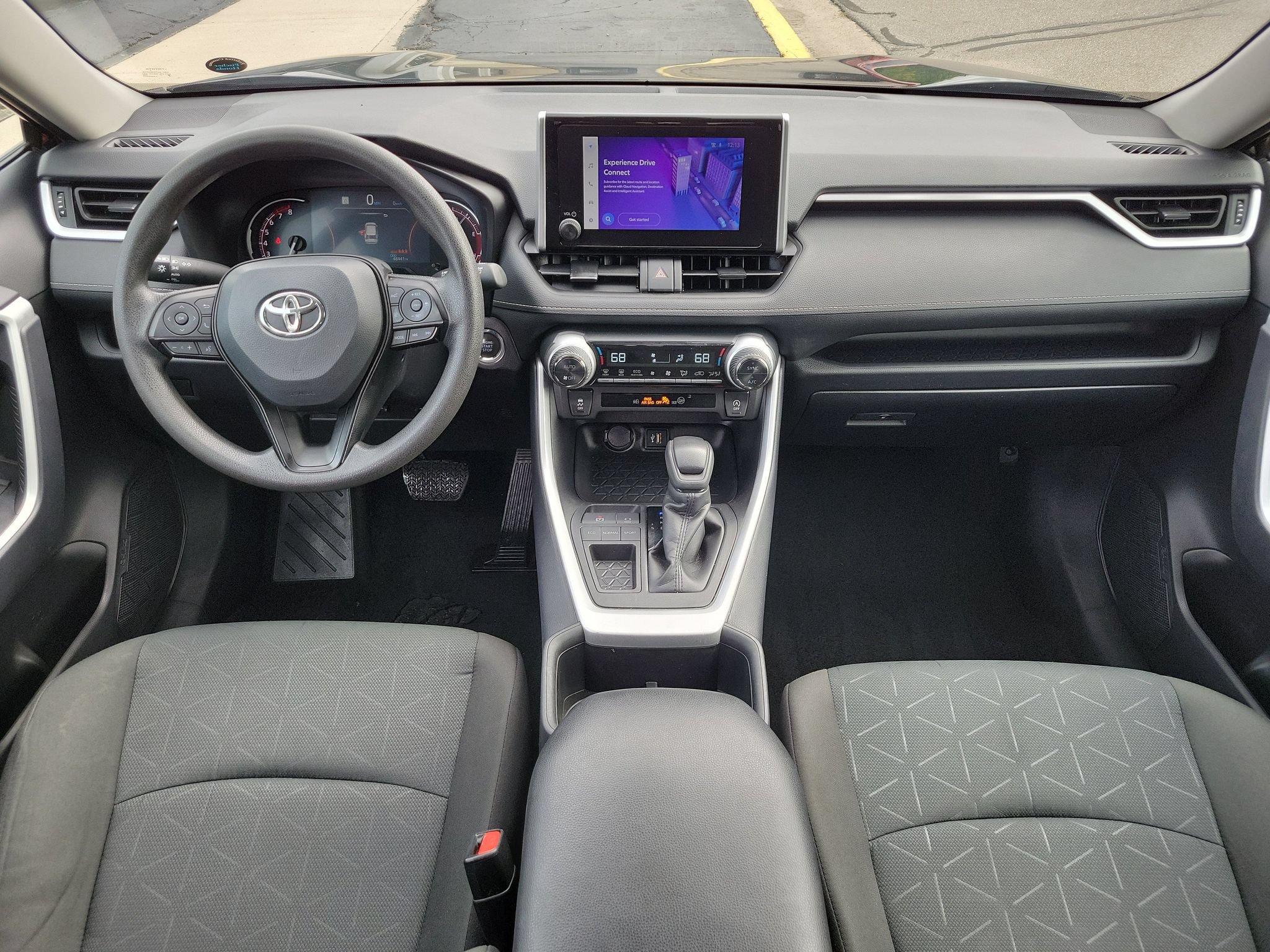 Used 2025 Toyota RAV4 XLE FWD image 25