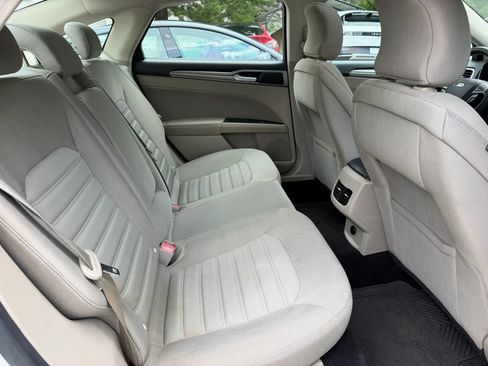 Used 2019 Ford Fusion SE FWD image 20