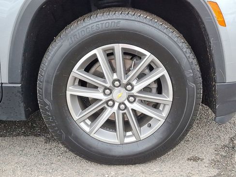 Used 2024 Chevrolet Traverse LT image 32