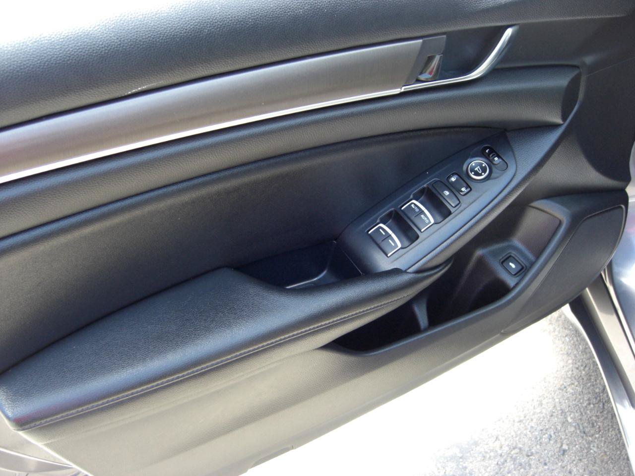 Used 2019 Honda Accord LX image 19