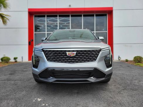 Used 2025 Cadillac XT4 Premium Luxury FWD image 2