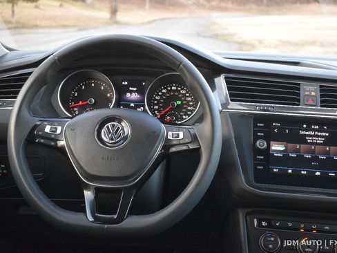 Used 2020 Volkswagen Tiguan SE w/ Panoramic Sunroof Package image 20