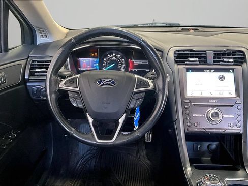 Used 2017 Ford Fusion Titanium FWD image 8
