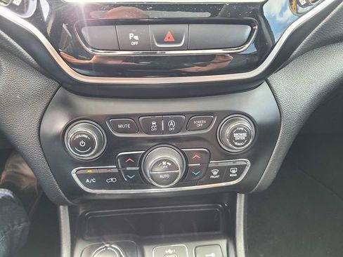 Used 2019 Jeep Cherokee Limited AWD/4WD image 32