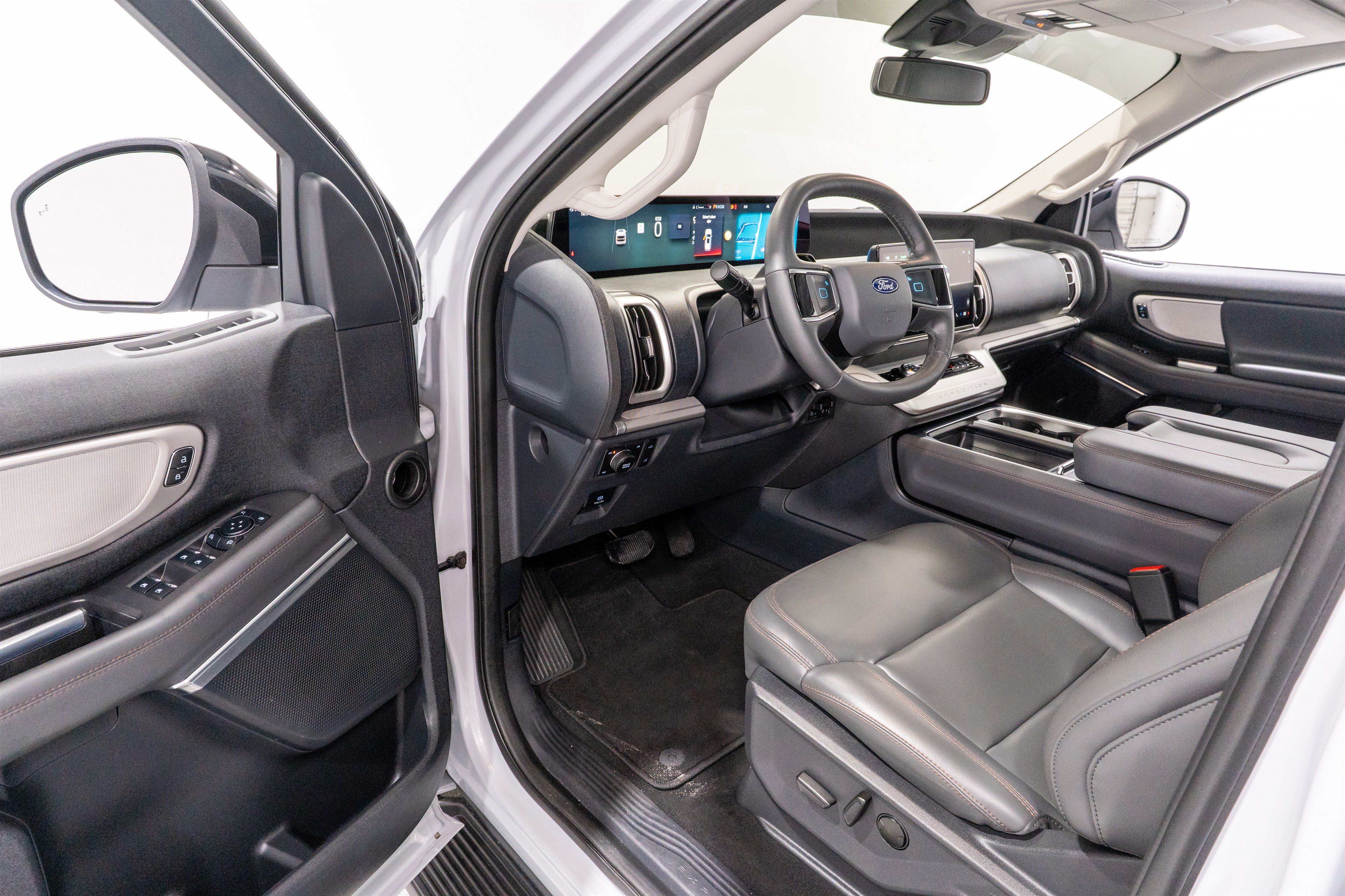 Used 2025 Ford Expedition Active AWD/4WD image 12