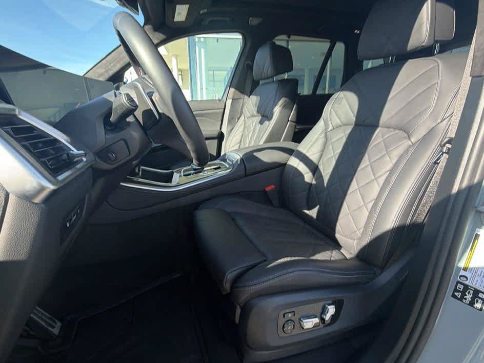 Used 2025 BMW X5 M60i AWD/4WD image 13
