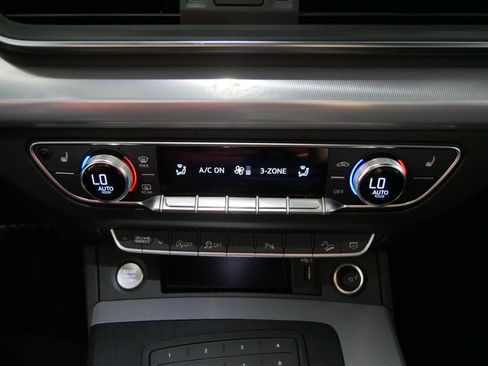 Used 2020 Audi Q5 2.0T Premium AWD/4WD image 23