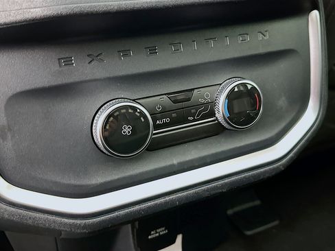Used 2025 Ford Expedition Active AWD/4WD image 28