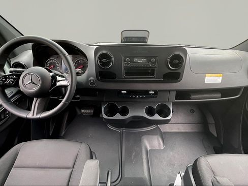 Used 2025 Mercedes-Benz Sprinter 2500 image 7