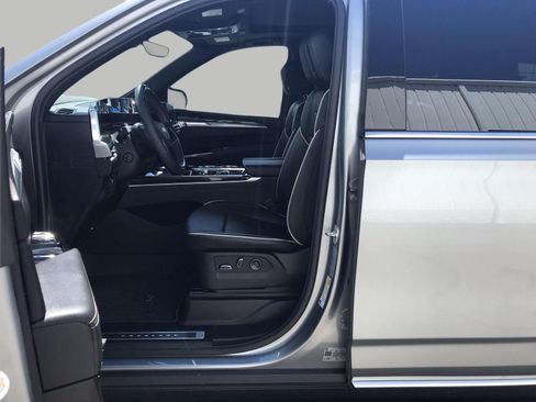 Certified 2025 Cadillac Escalade ESV Premium Luxury AWD/4WD image 11