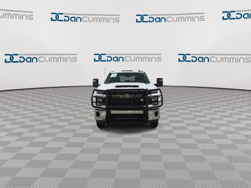 Used 2024 Chevrolet Silverado 3500 LT AWD/4WD image 4