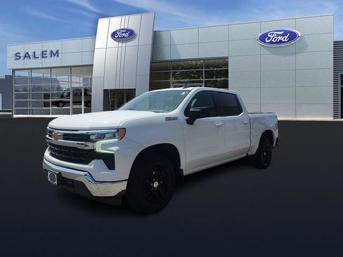 Used 2022 Chevrolet Silverado 1500 LT w/ Z71 Off-Road Package AWD/4WD image 6