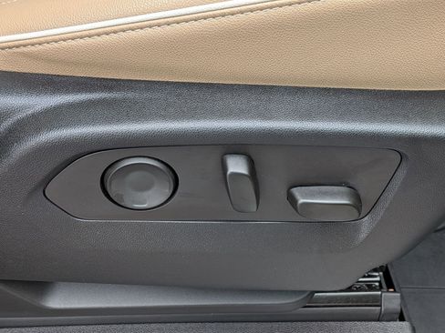 Used 2022 Chevrolet Tahoe Premier w/ Premium Package image 43