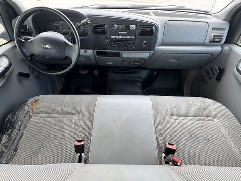 Used 2005 Ford F250 Lariat image 10