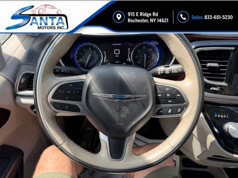 Used 2019 Chrysler Pacifica Limited w/ Advanced Safetytec Group FWD image 7